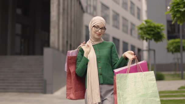 Shopping Concept Close Portrait Young Attractive Joyful Muslim Woman Smiling — Stock Video