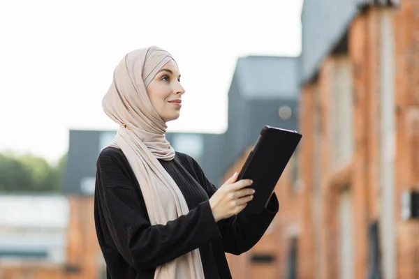 Attractive Smiling Muslim Woman Hijab Texting Tablet Standing Background Buildings — Stock Fotó