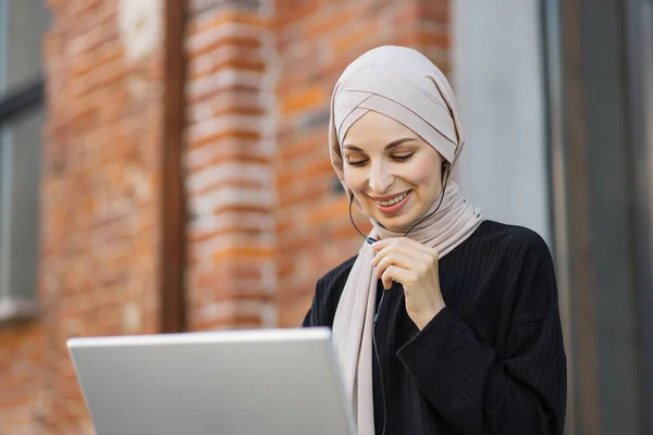 Young Muslim Woman Listening Music While Sitting Laptop Stairs City — 스톡 사진