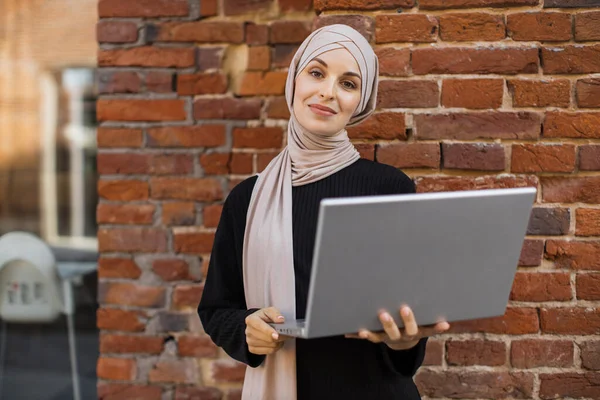 Close Portrait Young Muslim Arab Woman Freelancer Hijab Working Laptop — 스톡 사진