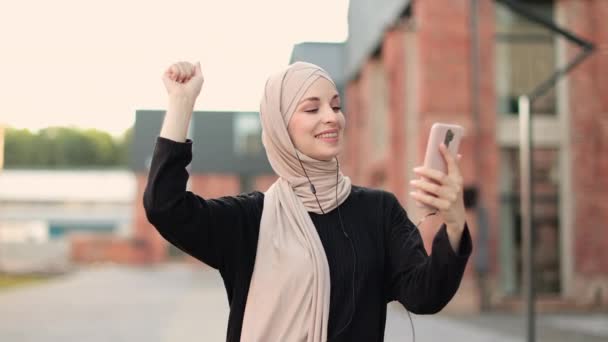 Arabic Muslim Young Women Wearing Hijab Listening Music Headset Dancing — Stock Video