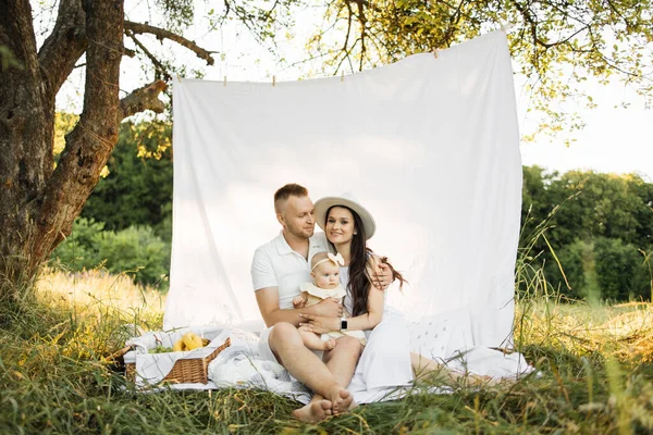 Beautiful Caucasian Man Woman Sitting Embrace Cute Little Daughter White — Stock Fotó