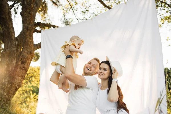 Beautiful Happy Caucasian Parents Playing Six Months Old Daughter Sitting — Photo