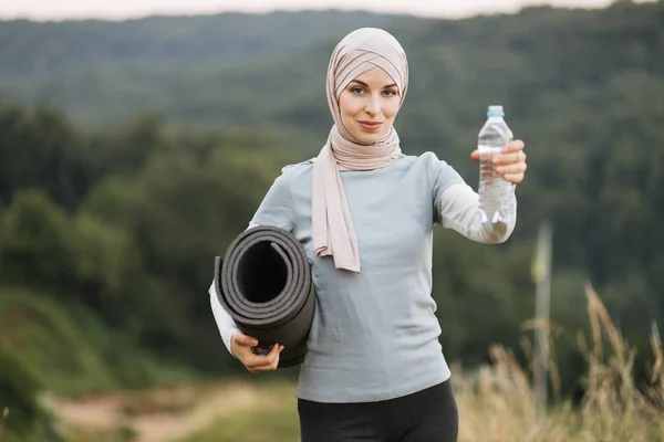 Front View Charming Woman Hijab Sport Clothes Standing Green Park — Stock Photo, Image