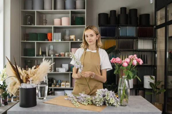 Woman Florist Her Own Floral Shop Taking Care Flowers People — Photo