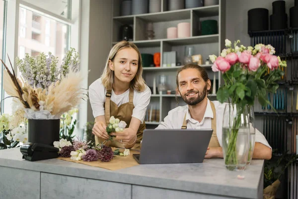 Two Workers Man Florist Working Computer Workplace Woman Helping Him — Photo