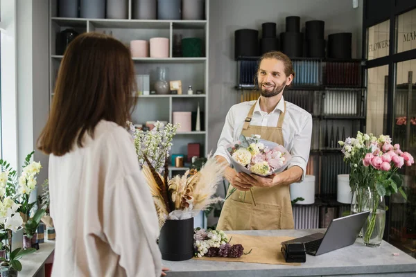 Attractive Bearded Man Owner Flower Shop Advising Female Customer Purchase — Photo