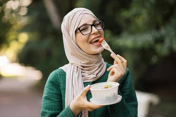 Happy Positive Muslim Business Woman Eating Healthy Salad Break Standing — Stock Fotó