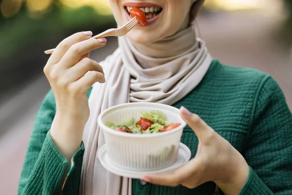 Cropped View Young Woman Charming Smile Eats Salad Fresh Vegetables — Fotografia de Stock
