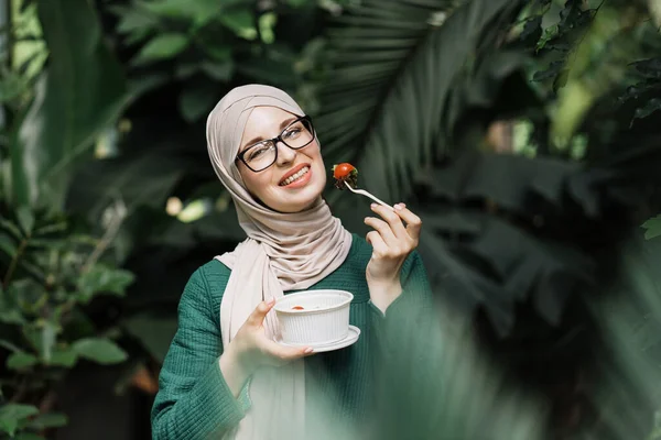 Young Charming Muslim Woman Casual Clothes Hijab Holding Bowl Fresh — Stock Fotó