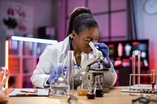 Young African Female Researcher Looking Microscope Observing Life Science Forensics — Zdjęcie stockowe