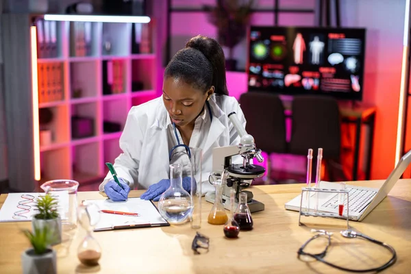 Female African American Scientist Working Laboratory Young Woman Researcher Supervisor — Zdjęcie stockowe