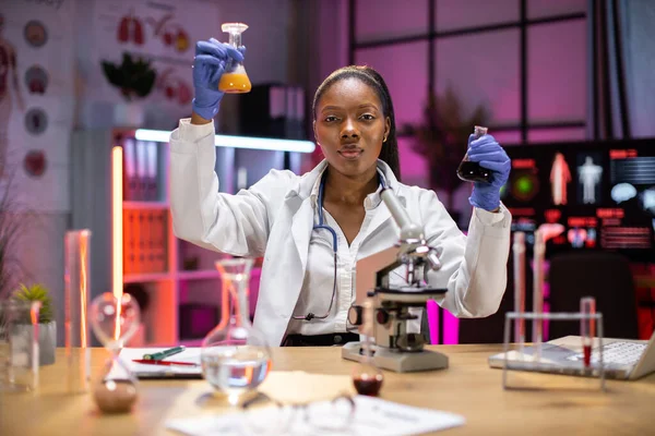 Modern Medical Research Laboratory African American Female Scientist Working Flask — Stok fotoğraf