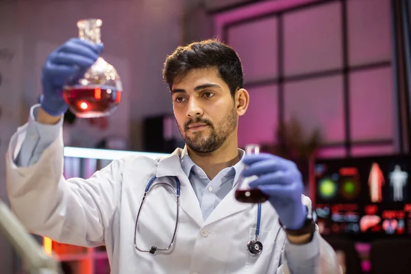 Modern Medical Research Laboratory Indian Male Scientist Working Flask Analysing — Zdjęcie stockowe