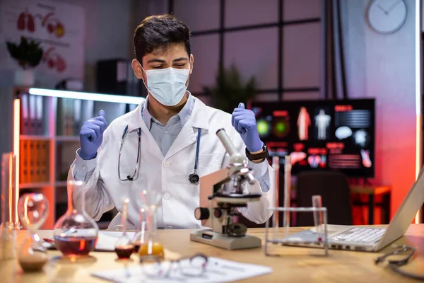 Indian Male Doctor Microbiologist Using Microscope Vacuum Tubes Samples Covid — Zdjęcie stockowe