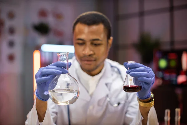 Male Scientist Working Modern Lab Doctor Making Microbiology Research Laboratory — Zdjęcie stockowe