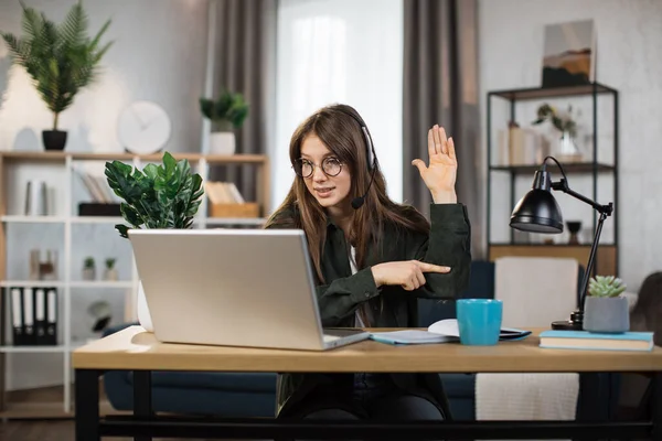 Young Caucasian Woman Using Headset Laptop Video Conversation Office Female — Stock fotografie