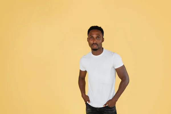 Portrait Young Attractive African American Man Wearing White Shirt Posing — Fotografia de Stock