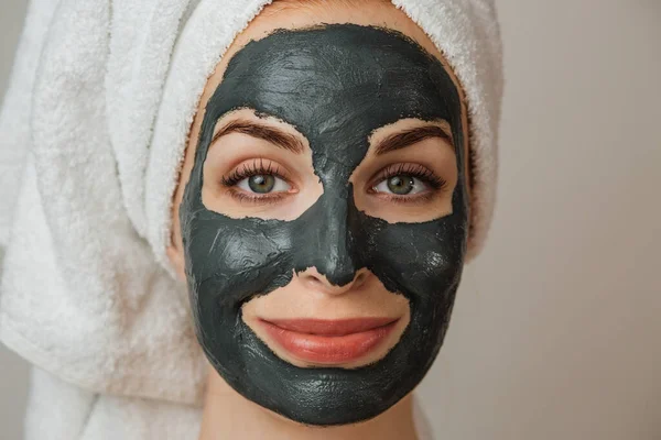 Portrait Young Caucasian Woman Towel Black Clay Cosmetic Mask Her — Stok Foto