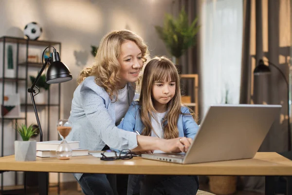 Little Daughter Learning Distance Online Class Video Call Virtual Lesson — Stockfoto