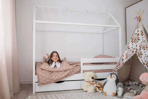 Portrait Beautiful Caucasian Little Girl Smiling While Relaxing Her Bedroom — Stock Photo, Image