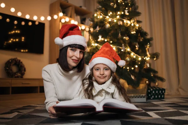 Vue Rapprochée Belle Famille Deux Belle Jeune Mère Jolie Petite — Photo