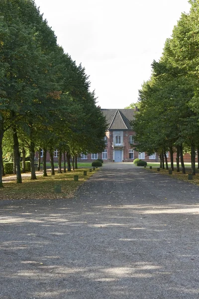 Avenue in het manor house — Stockfoto