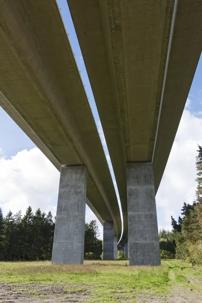 Debajo del puente — Foto de Stock