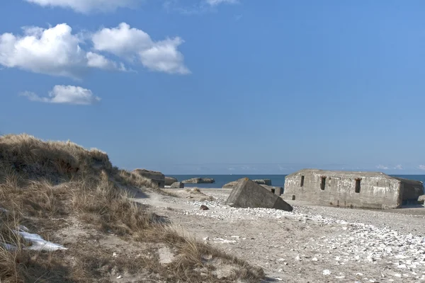 Бункери на пляжі — стокове фото