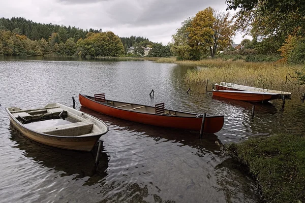 Botes en un lago —  Fotos de Stock