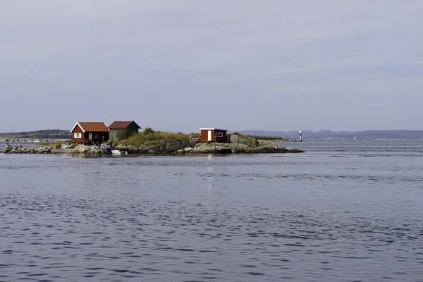 Casa de vacaciones en una pequeña isla — Foto de Stock