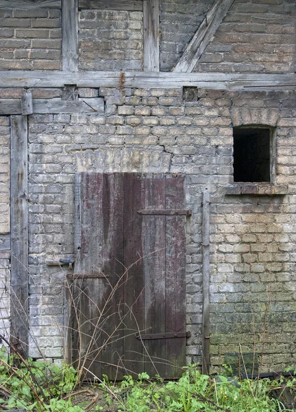 Kapı eski fabrika binası — Stok fotoğraf