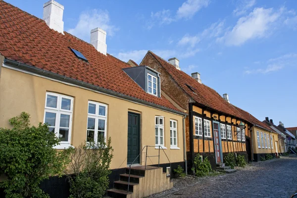 Oude huizen in een rij — Stockfoto