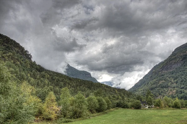 Clouds Over the Mountains — Stock Photo, Image
