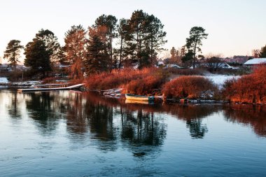 Danimarka 'nın Norsminde körfezinde gün batımı