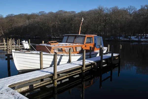 Motorboat Moored Small Pier River Gudenaa Silkeborg Denmark — Stockfoto