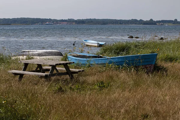 Łódki Wybrzeżu Małej Wyspie Alro Pobliżu Horsens Dania — Zdjęcie stockowe