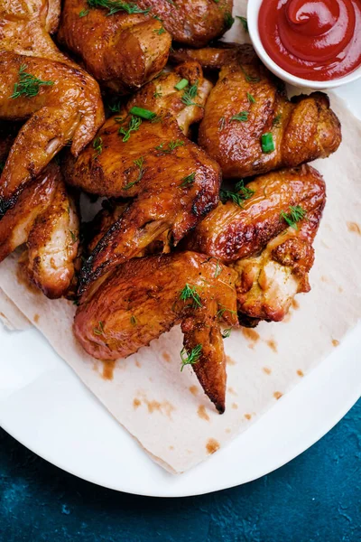 Barbecue Chicken Wings Onblue Background Top View Copyspace — Stock Photo, Image