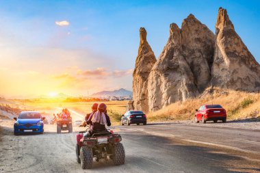 Kapadokya 'da dört motosiklet