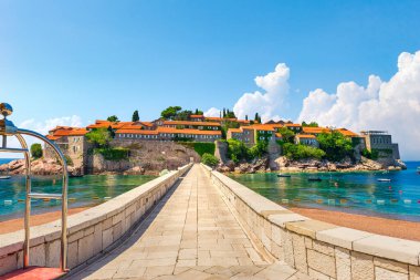 Sveti Stefan yolu, Adriyatik denizinde antik mimari ile yarımada