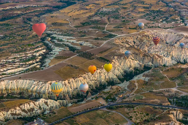 Hot Air Balloons Flying Canyon Cappadocia Turkey — Stock fotografie