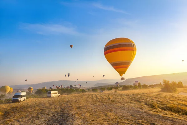 Let Vzduchových Balónů Při Východu Slunce Cappadocii Turecko — Stock fotografie