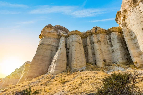 Türkiye 'nin başkenti Aşk Vadisi' nde Yüksek Kapadokyaca kayalar