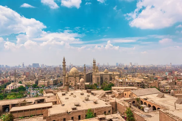 Dia Ensolarado Verão Cairo Com Vista Para Mesquita Sultan Hassan Fotografias De Stock Royalty-Free