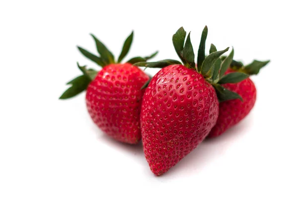 Erdbeere Isoliert Erdbeeren Isolieren Erdbeeren Mit Blättern Isolieren Ganze Und — Stockfoto