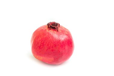 Beyaz arka planda izole edilmiş sulu olgun nar. Beyaz üzerine nar.,