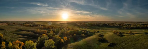 Luftaufnahme Eines Sonnenuntergangs Über Den Sanften Hügeln Der Great Plains — Stockfoto