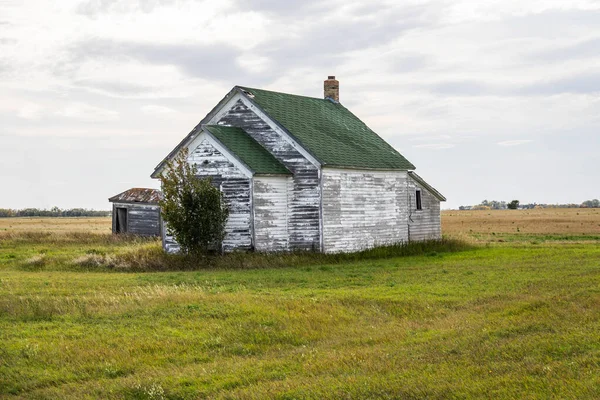 Старый Заброшенный Дом Посреди Великих Равнин Северной Дакоты — стоковое фото