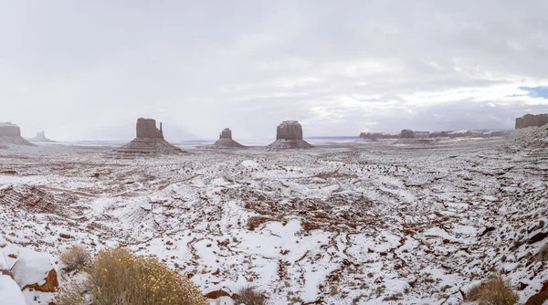 Panorama Monument Valley Covered Freshly Fallen Snow Cloudy Day Arizona — Stock Photo, Image