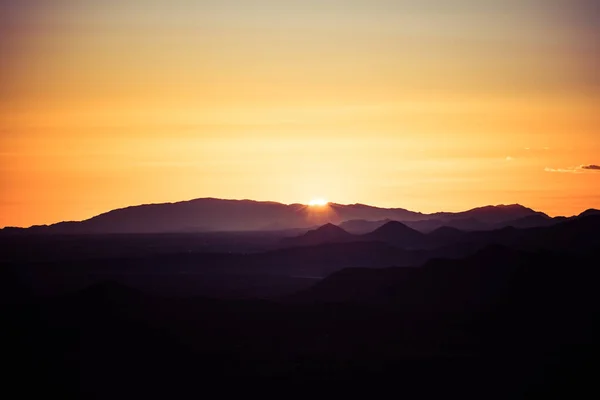 Sun Setting Mountains Sonoran Desert Arizona Air Lit Golden Light — Stock Photo, Image